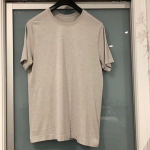 Grey Lululemon men’s T-Shirt size L